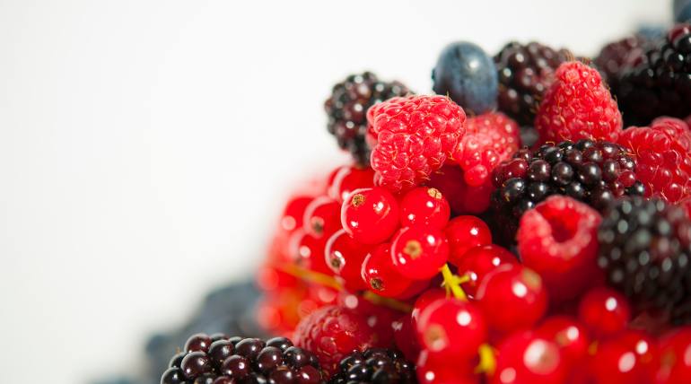 alimentos-ricos-em-flavonoides-como-frutos-vermelhos-macas-ou-cha-poderao-diminuir-o-risco-de-alzheimer-e-demencias-relacionadas